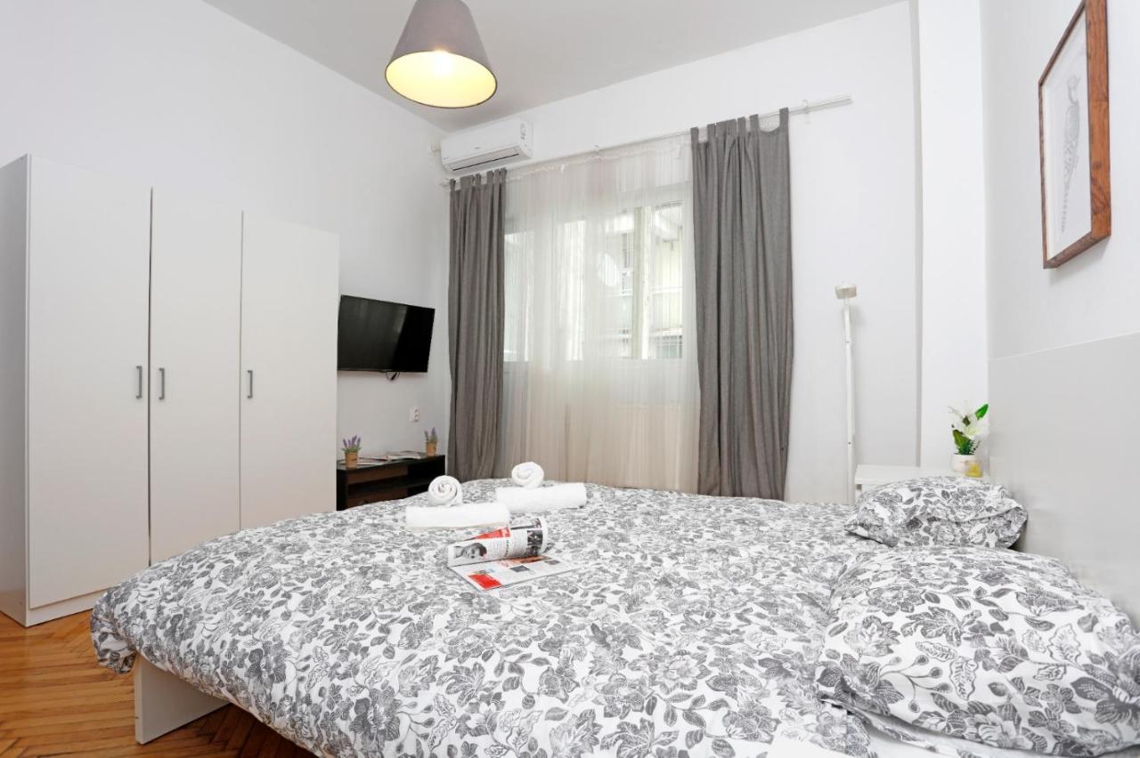 Lovely Apartment With 2 Bedrooms بوخارست المظهر الخارجي الصورة